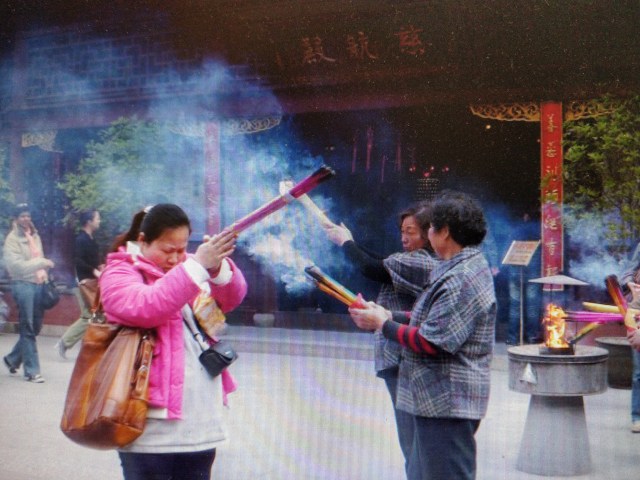 Arboles miticos. incienso budista