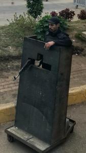 egipto, policía en garita